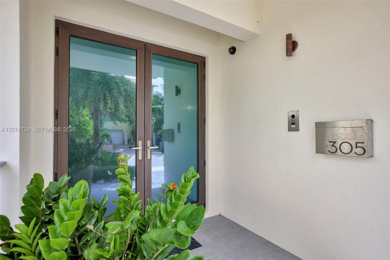 305 Oak St, Hollywood FL 33019 photo 4