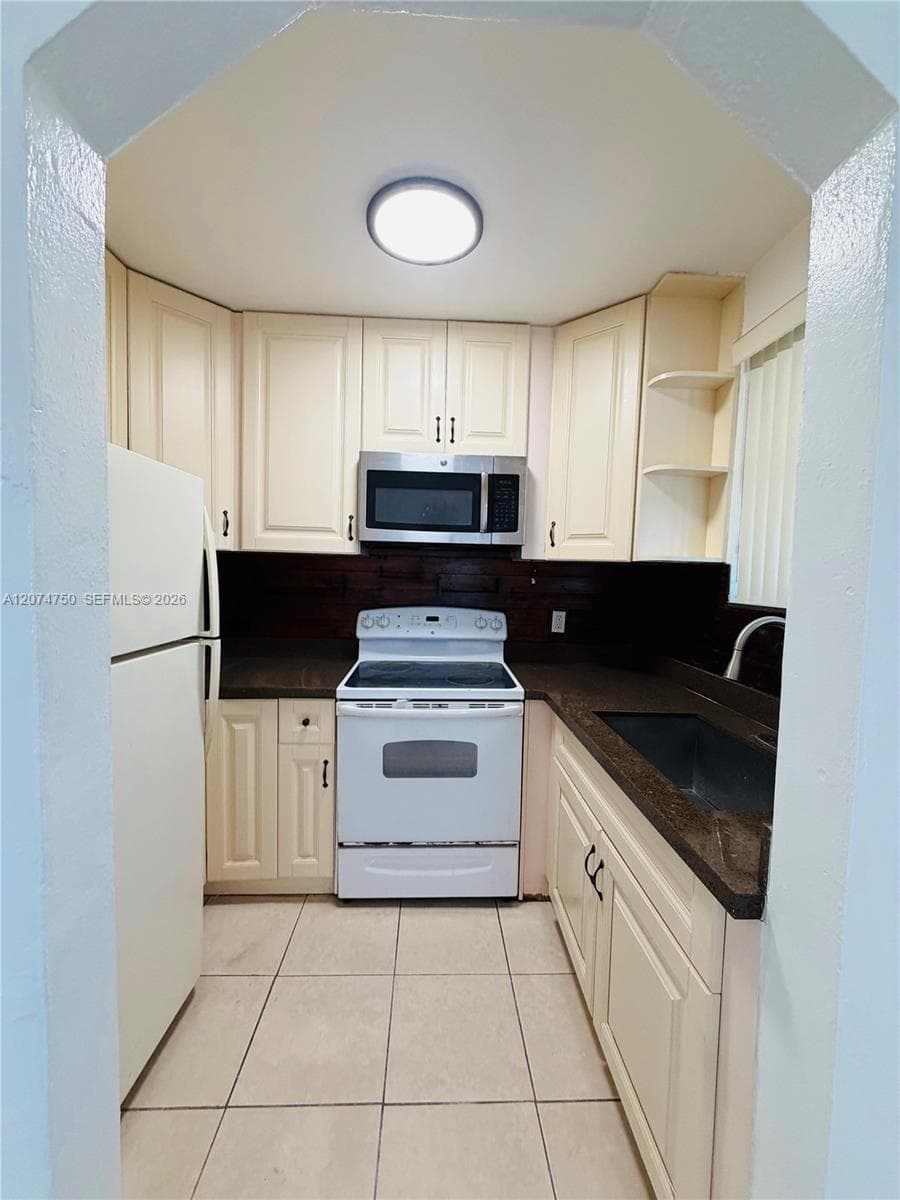 756 N 17th Ave # 15, Hollywood FL 33020 photo 2