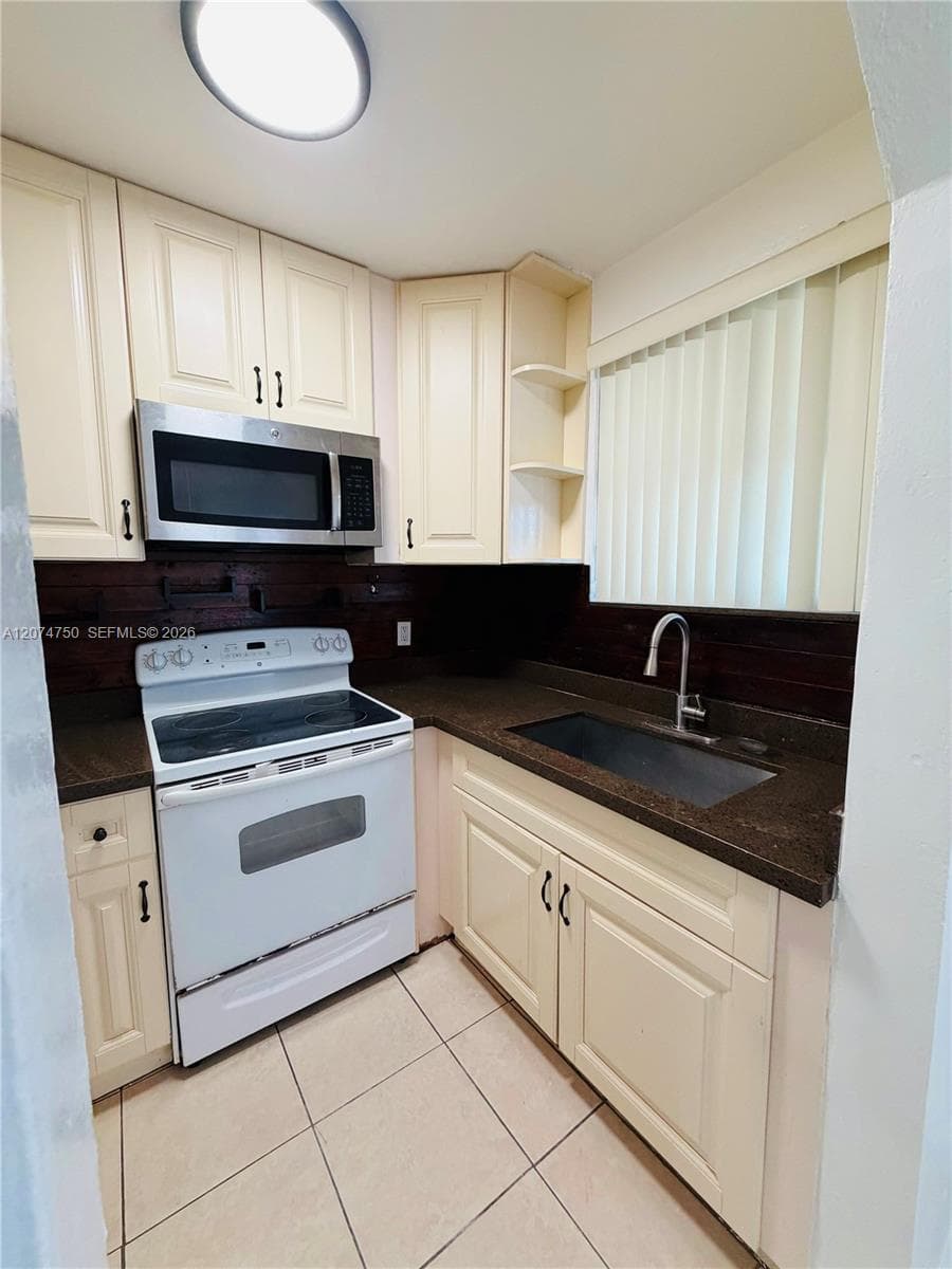 756 N 17th Ave # 15, Hollywood FL 33020 photo 3