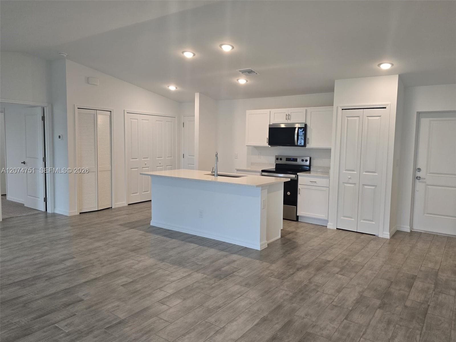 1407 NW 17th Pl, Cape Coral FL 33993 photo 5