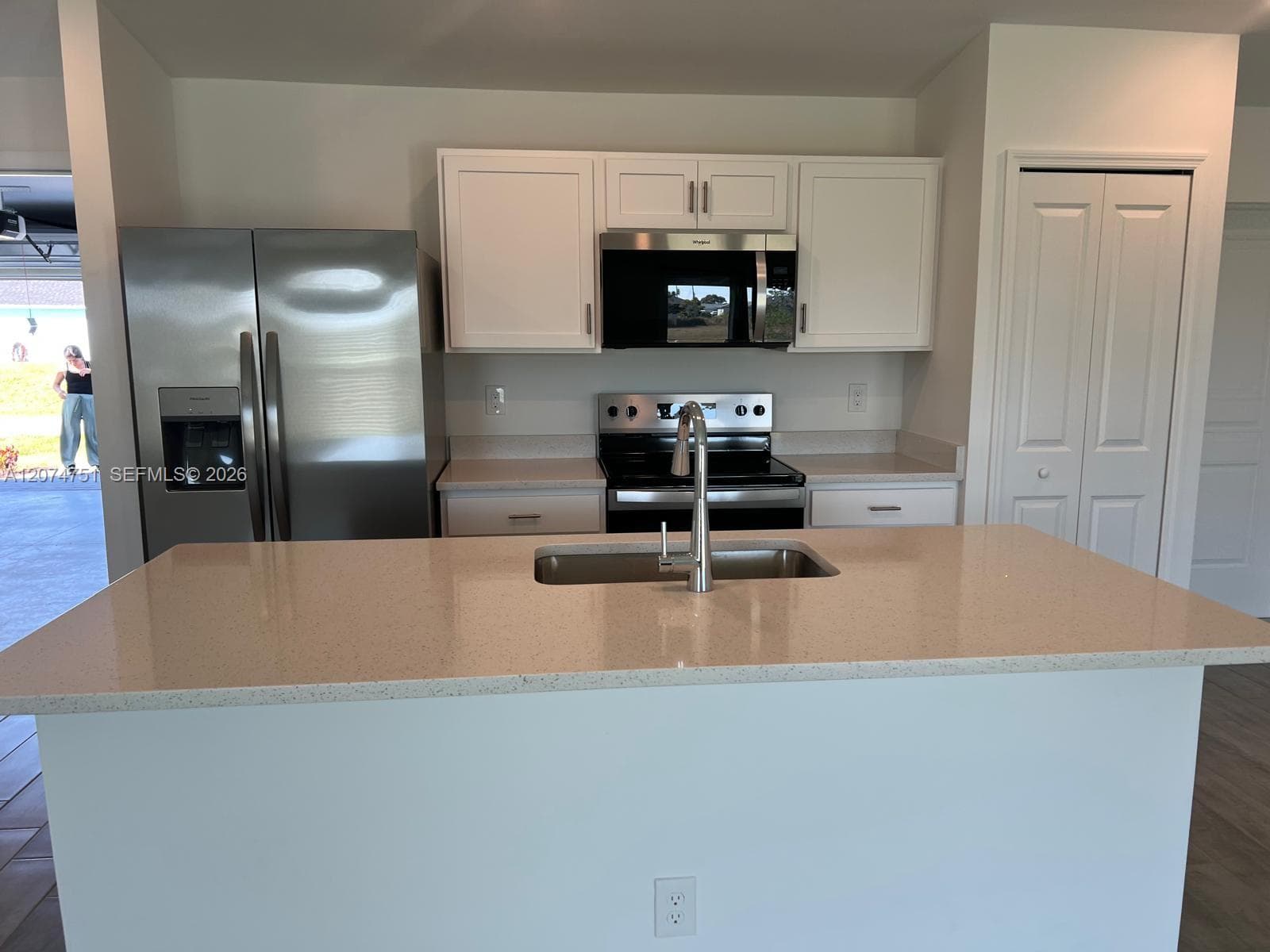 1407 NW 17th Pl, Cape Coral FL 33993 photo 4