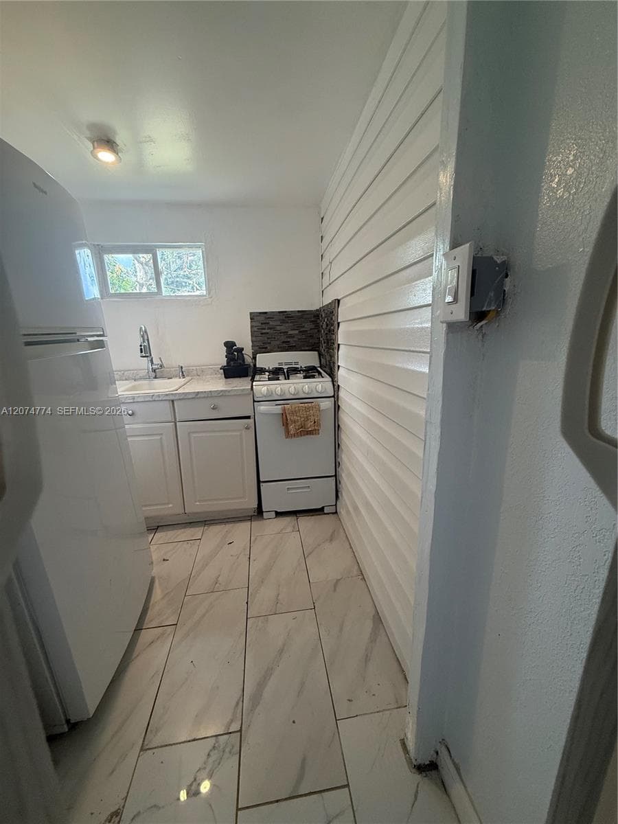 679 ave g # 1, Winter Haven FL 33880 photo 2
