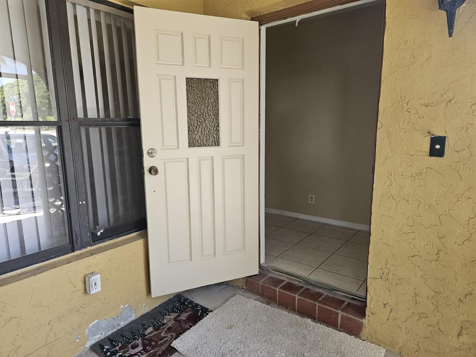 7910 NW 70th Court, Tamarac FL 33321 photo 4