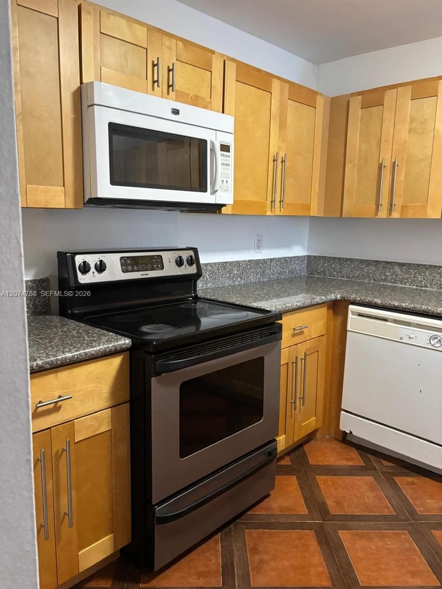 6990 NW 186th St # 515, Hialeah FL 33015