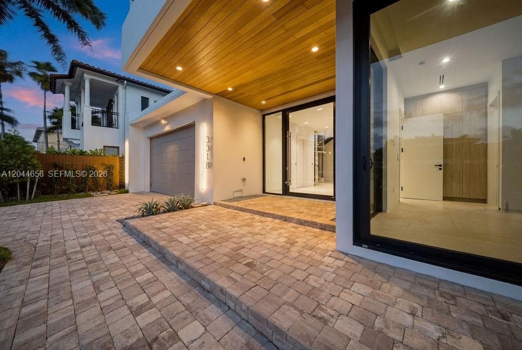 3318 NE 16TH Place, Fort Lauderdale, FL 33305 photo 2