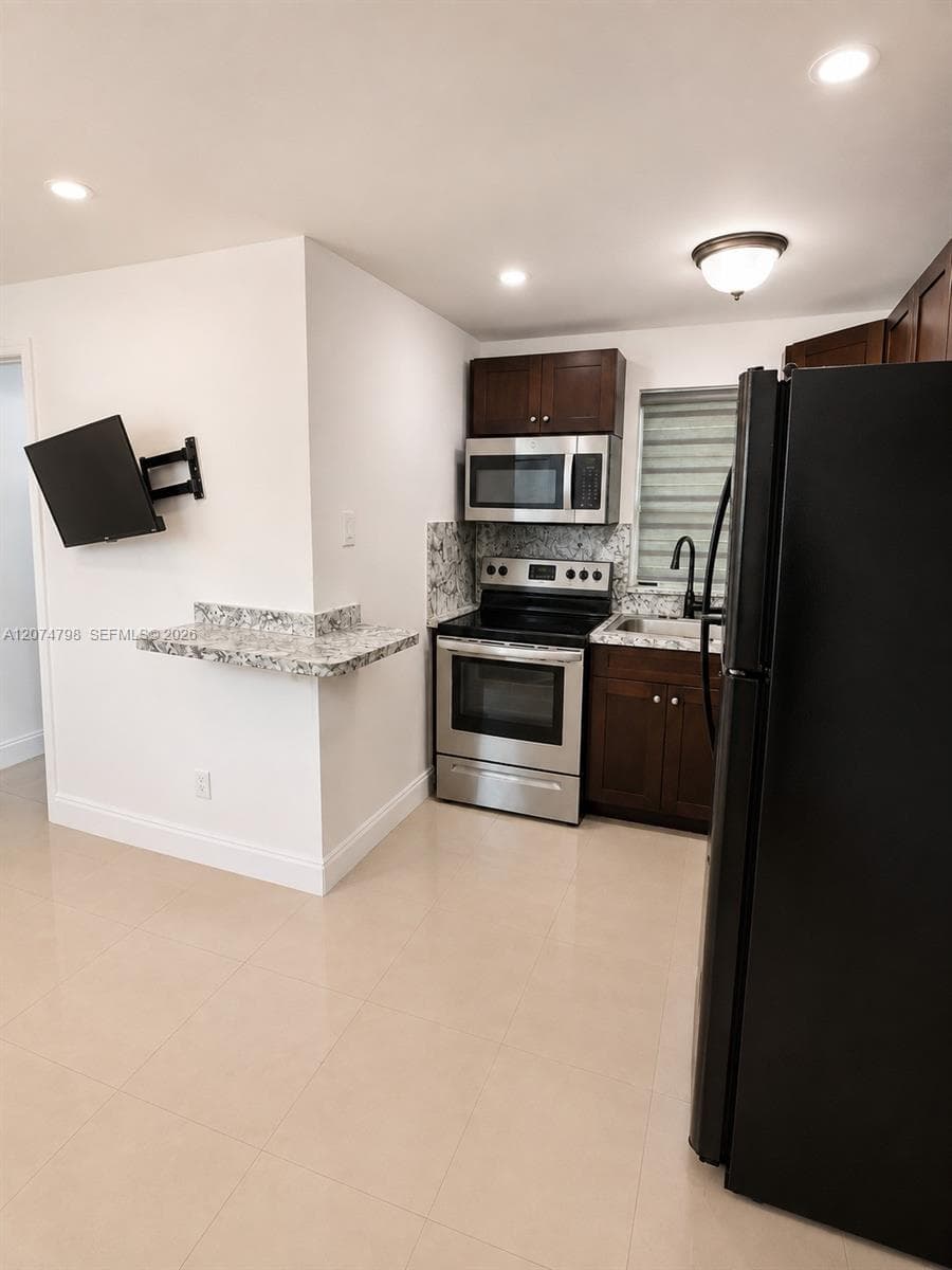 802 NW 3rd Ter, Hallandale Beach, FL 33009 photo 2
