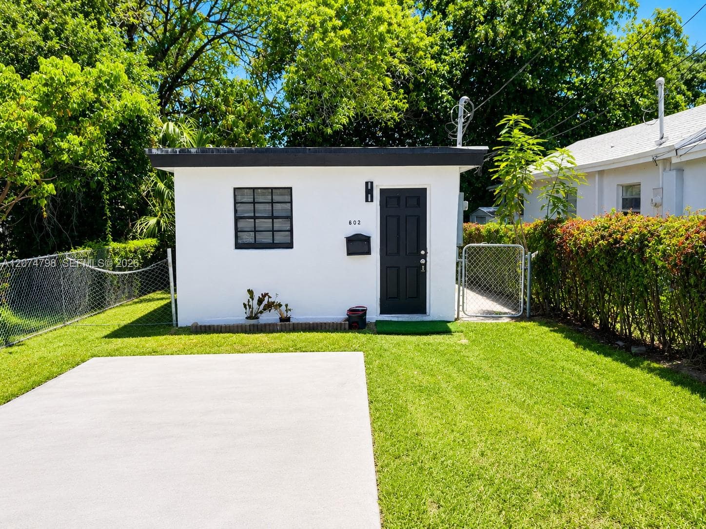 802 NW 3rd Ter, Hallandale Beach, FL 33009