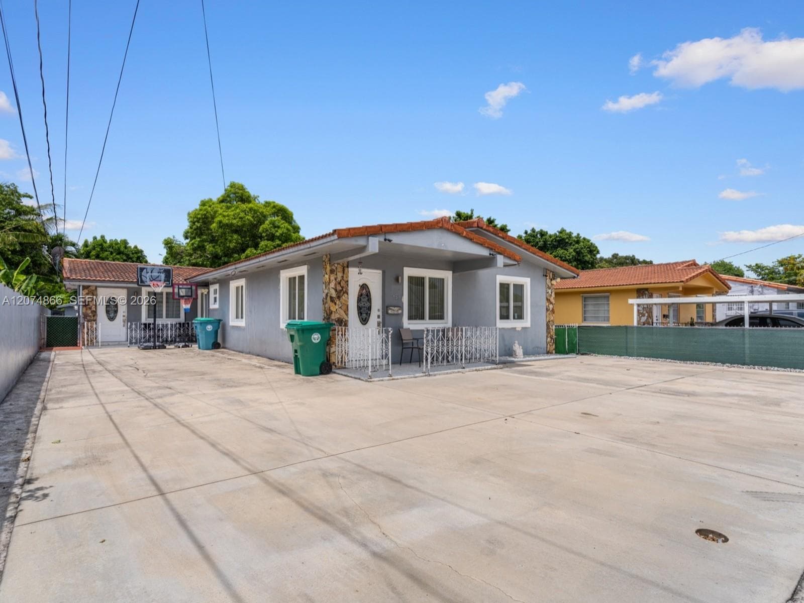 740 NW 32nd Ct, Miami, FL 33125 photo 2