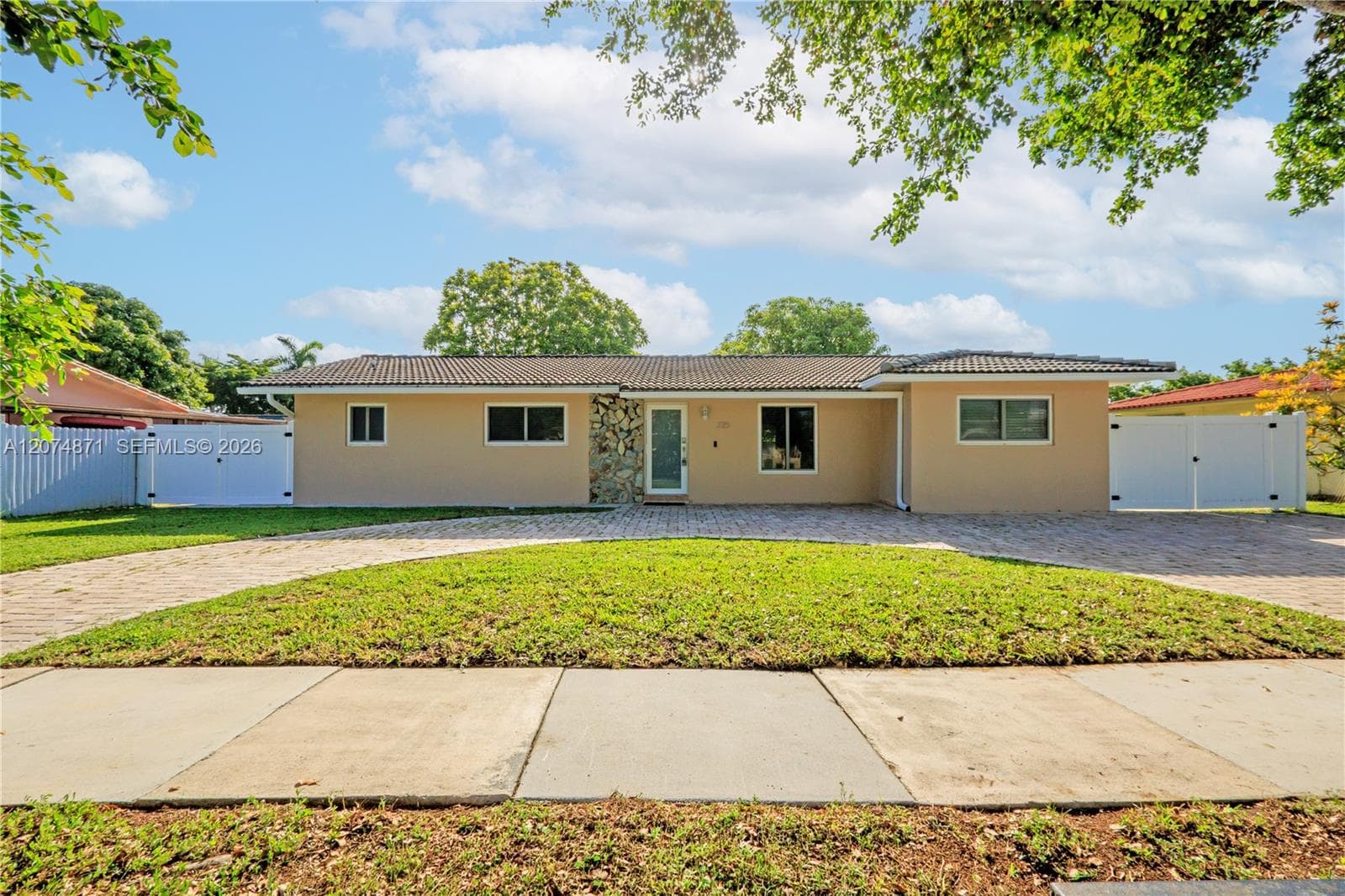 225 SW 102nd Pl, Sweetwater FL 33174 photo 5