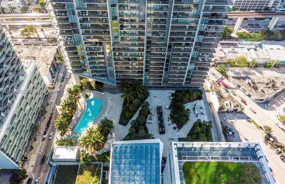 88 SW 7 # 2112, Miami FL 33130