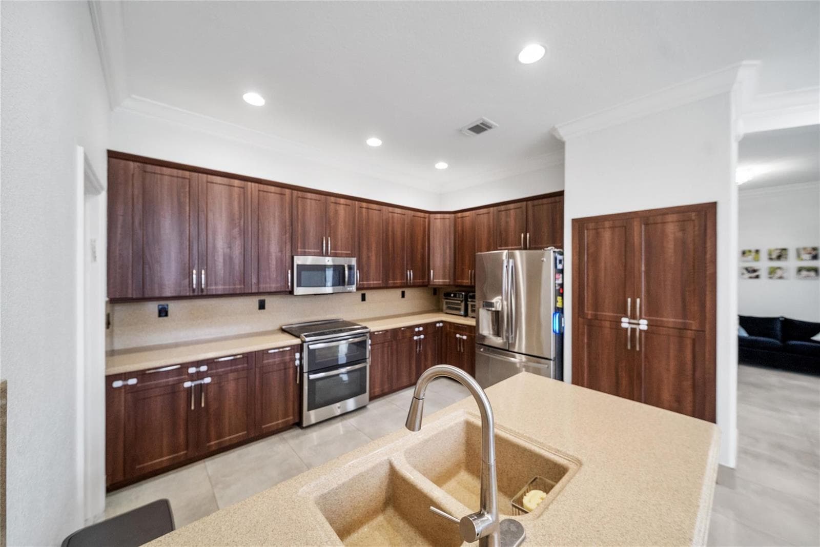 4916 SW 38TH Way, Hollywood FL 33312 photo 4