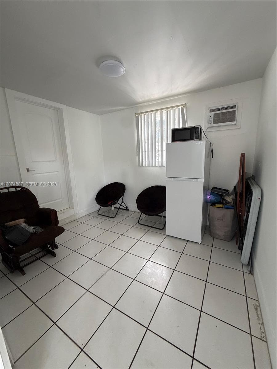 1864 NW 27th St # B, Miami FL 33142 photo 4