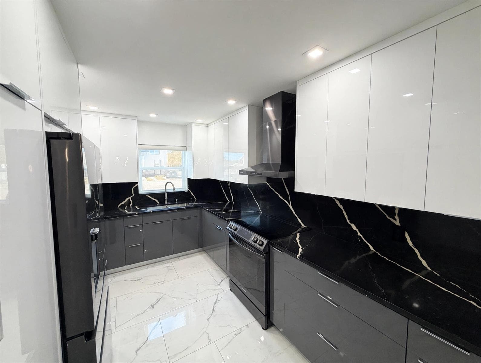 9054 NW 35TH Place, Sunrise FL 33351 photo 2