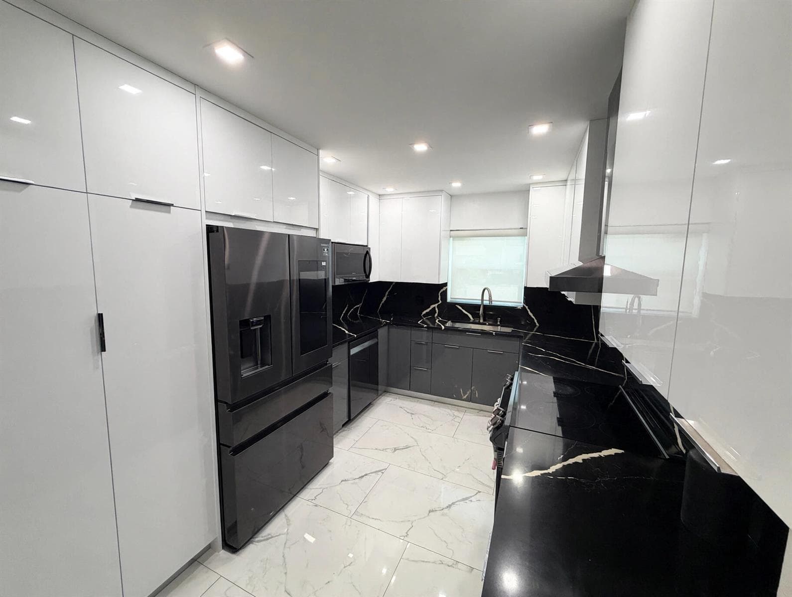 9054 NW 35TH Place, Sunrise FL 33351 photo 3