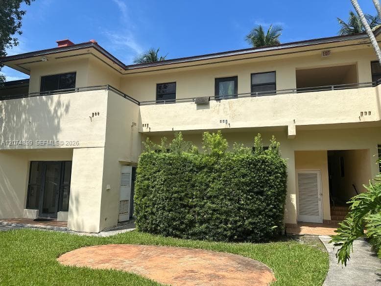 32 Camden Dr # 3, Bal Harbour FL 33154