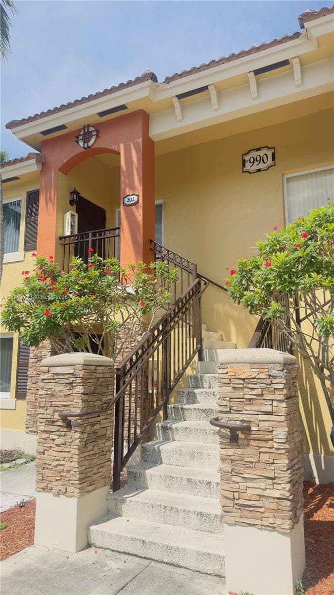990 NE 33rd Ter # 202, Homestead FL 33033