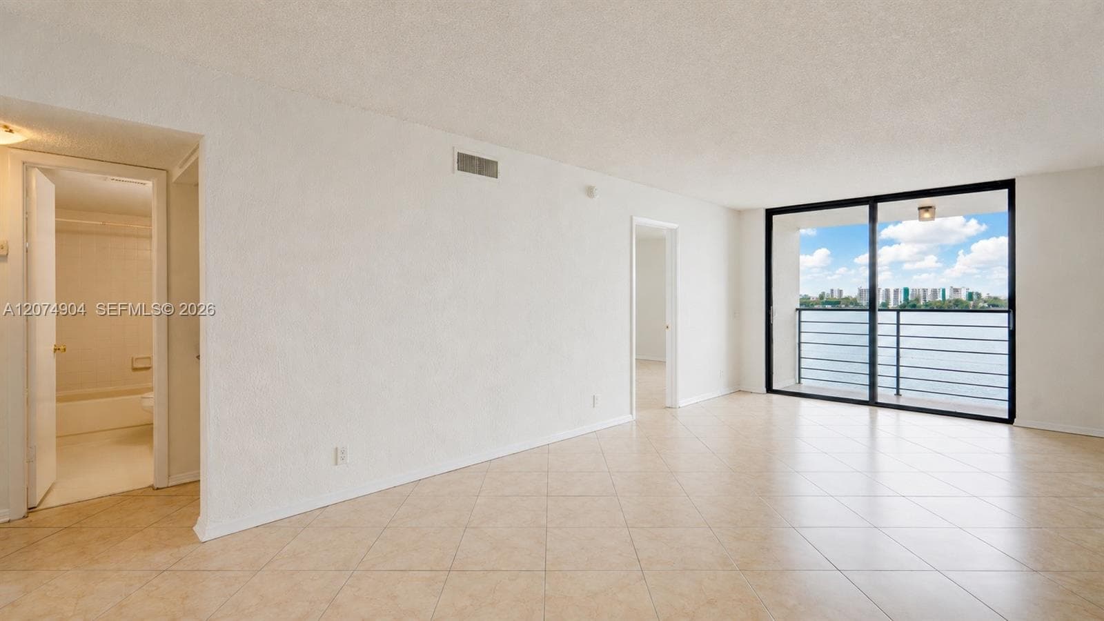 114 Lake Emerald Dr # 409, Oakland Park FL 33309 photo 2