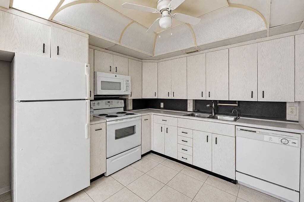 3026 Rexford B, Boca Raton FL 33434 photo 2