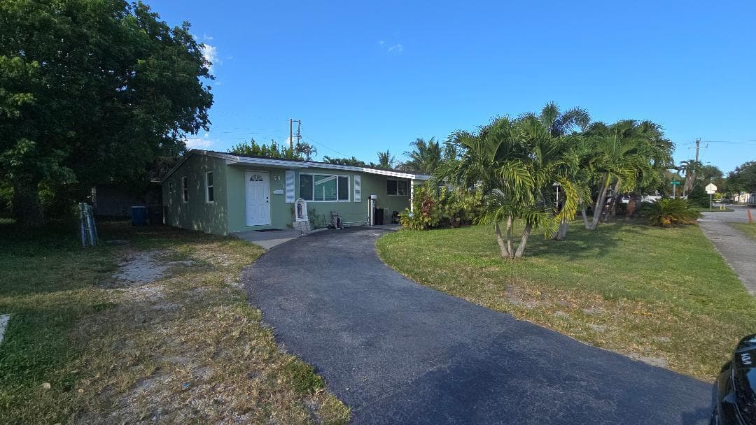 911 NE 58TH Street, Oakland Park FL 33334