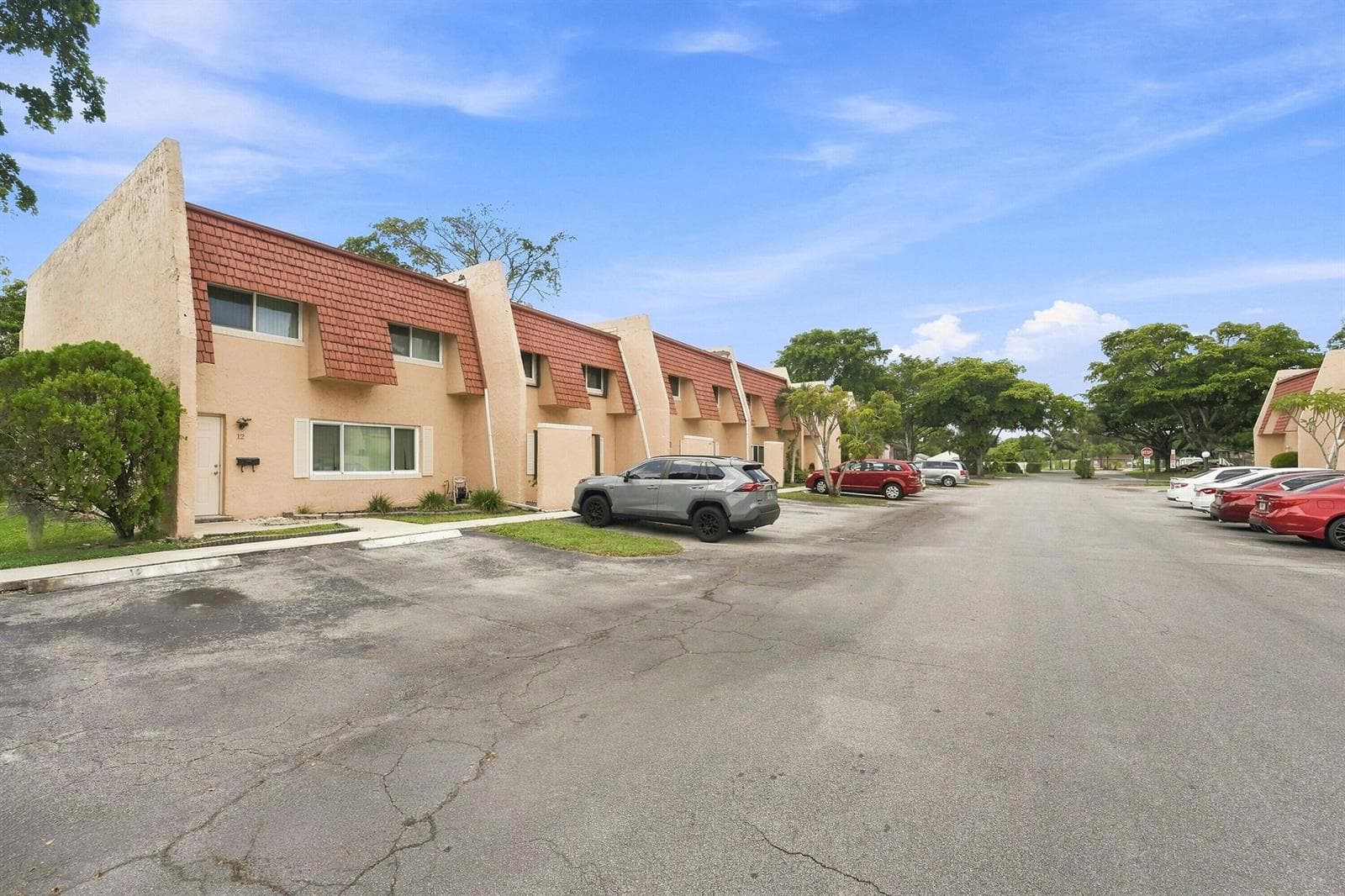 6 Spinning Wheel Lane, Tamarac FL 33319 photo 2