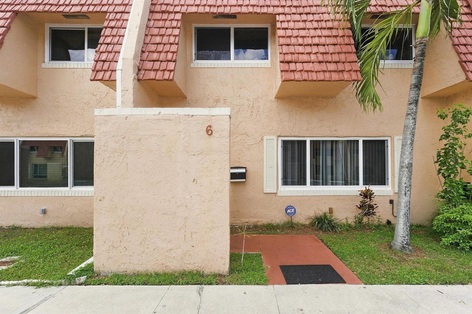 6 Spinning Wheel Lane, Tamarac FL 33319 photo 3
