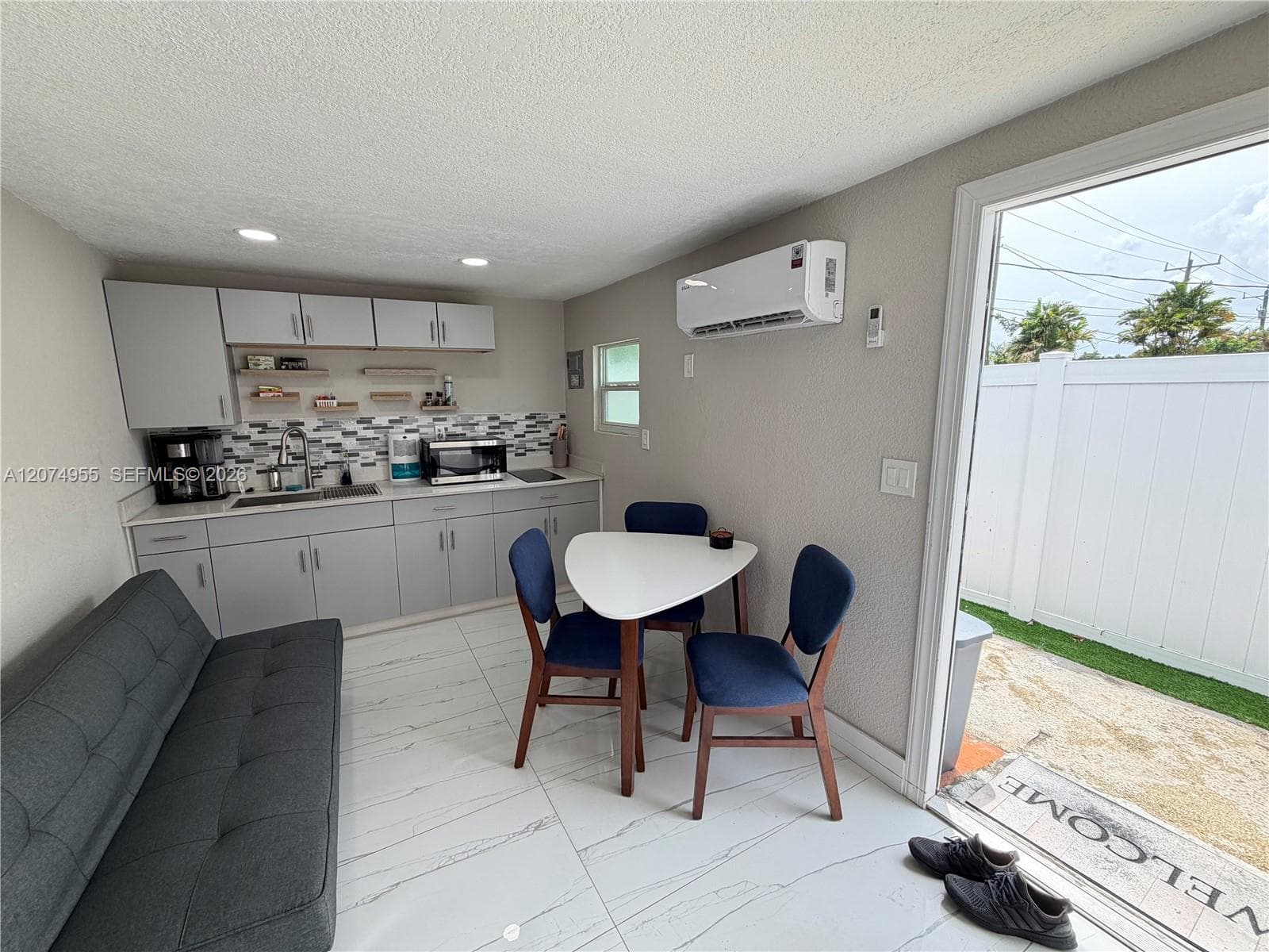 6830 SW 8th St, Pembroke Pines FL 33023 photo 2