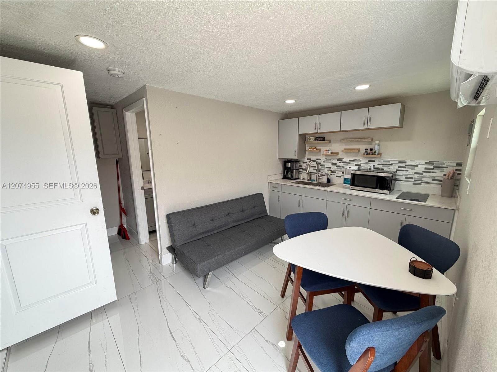 6830 SW 8th St, Pembroke Pines FL 33023 photo 4
