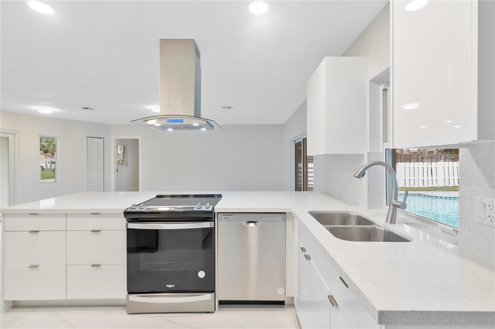 4490 NW 8TH Street, Coconut Creek FL 33066 photo 3