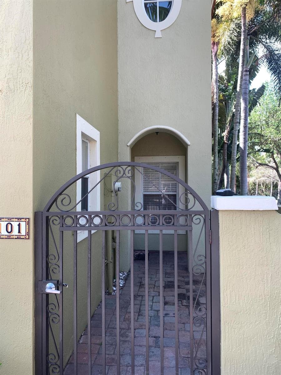 101 Lake Monterey Circle, Boynton Beach FL 33426 photo 3