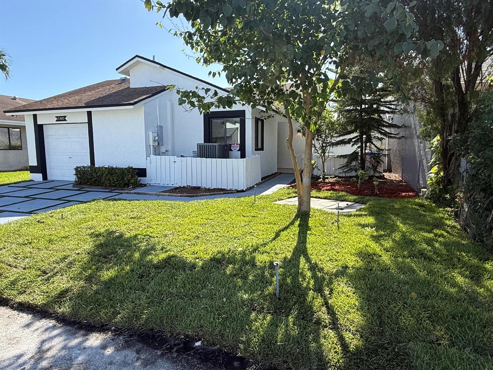 1160 SW 111th Avenue, Pembroke Pines FL 33025 photo 2