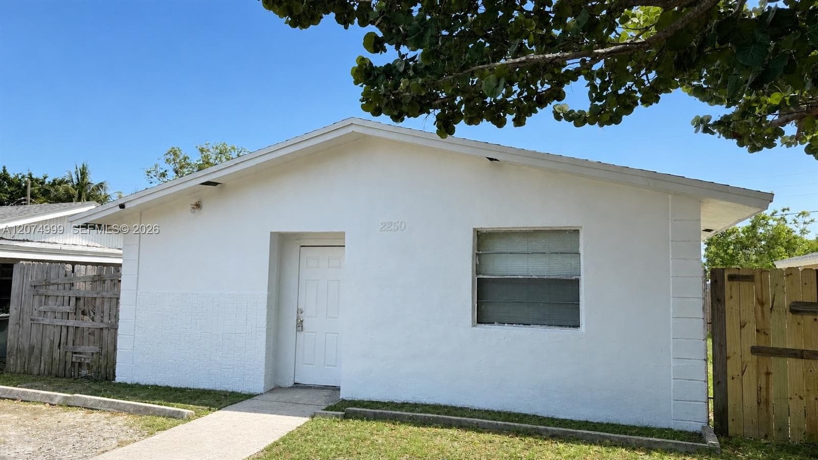 2250 NW 4th Ct, Pompano Beach FL 33069 photo 2