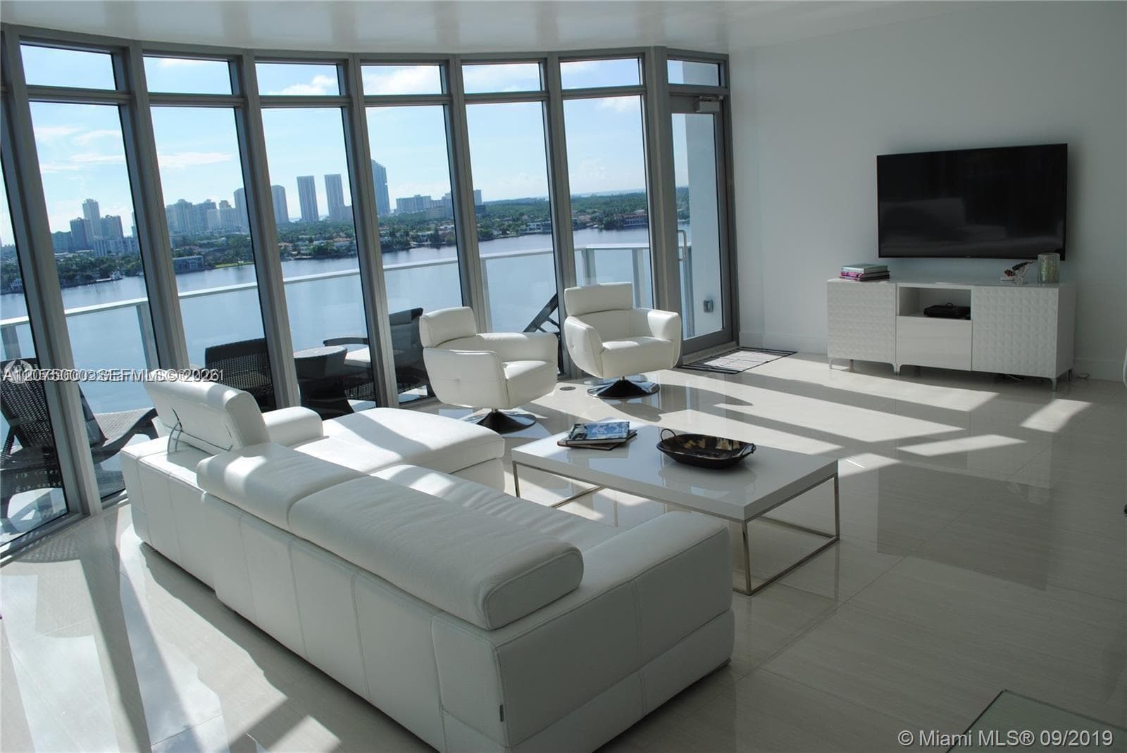 17301 Biscayne Blvd # 1211, North Miami Beach, FL 33160 photo 4