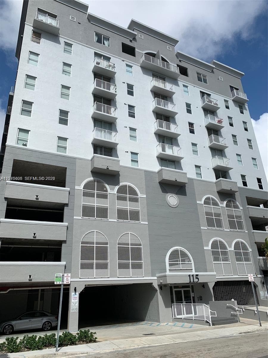 115 SW 11th St # 909, Miami, FL 33130 photo 2