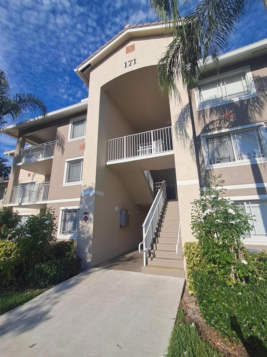 171 SW PALM Drive # 203, Port St. Lucie FL 34986