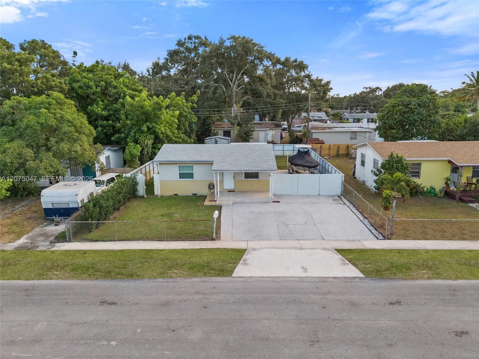 6416 Franklin St, Hollywood FL 33024 photo 2