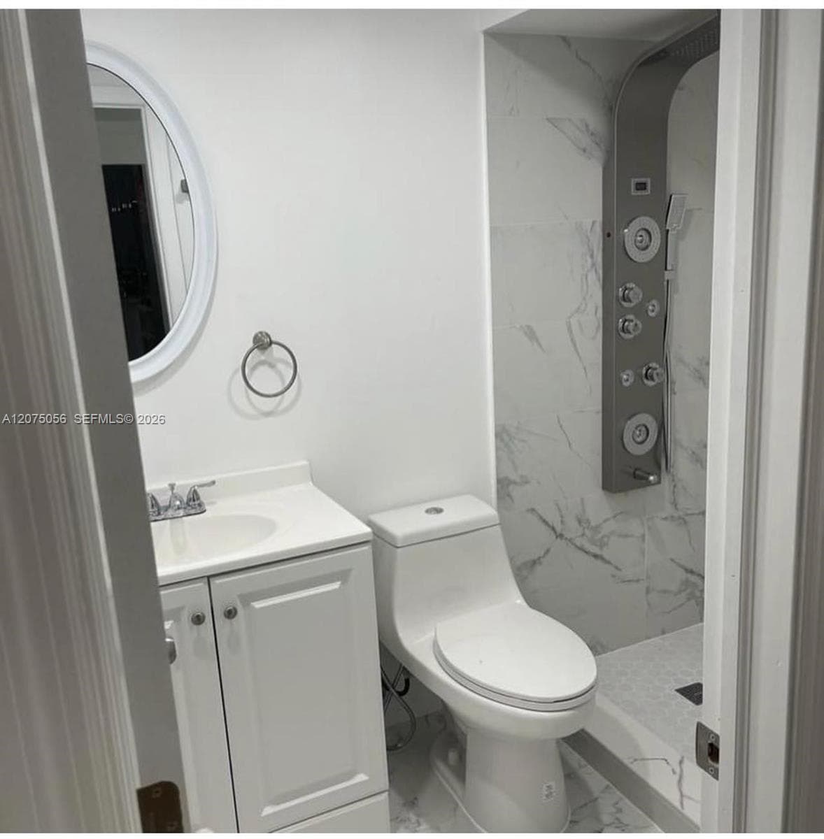 861 NE 1st Pl, Hialeah FL 33010 photo 2