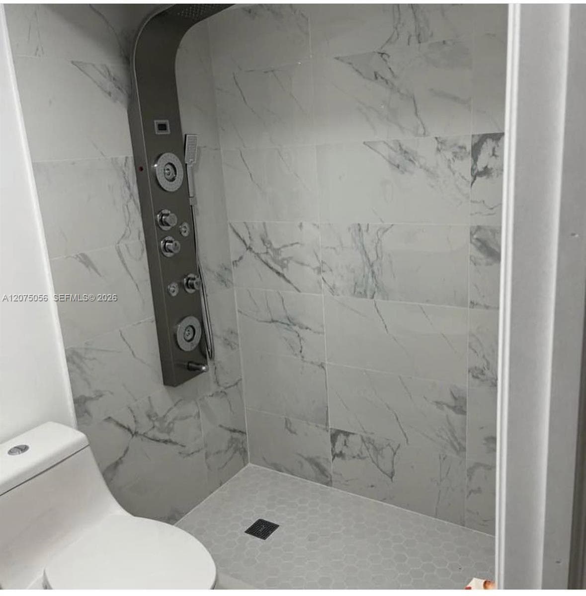 861 NE 1st Pl, Hialeah FL 33010 photo 4