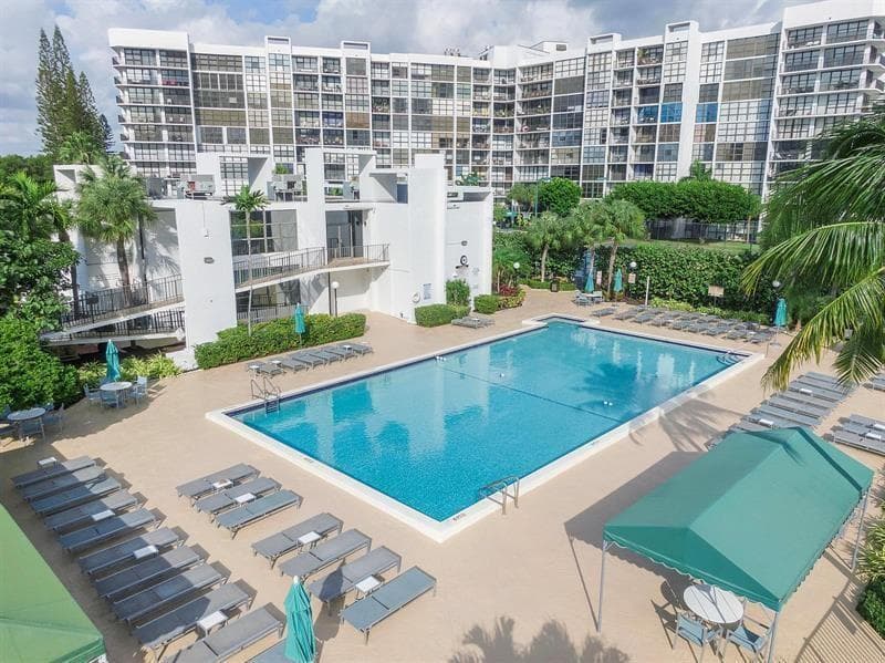 800 Parkview Drive, Hallandale Beach FL 33009 photo 3