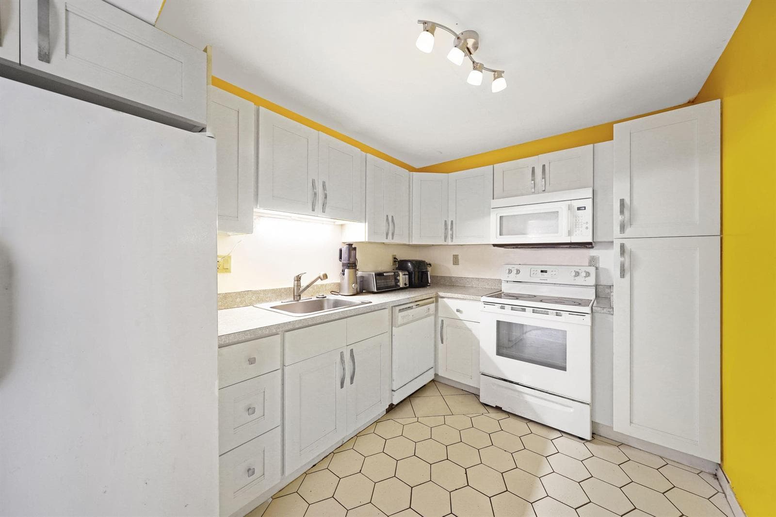 1400 Saint Charles Place # 624, Pembroke Pines FL 33026 photo 5