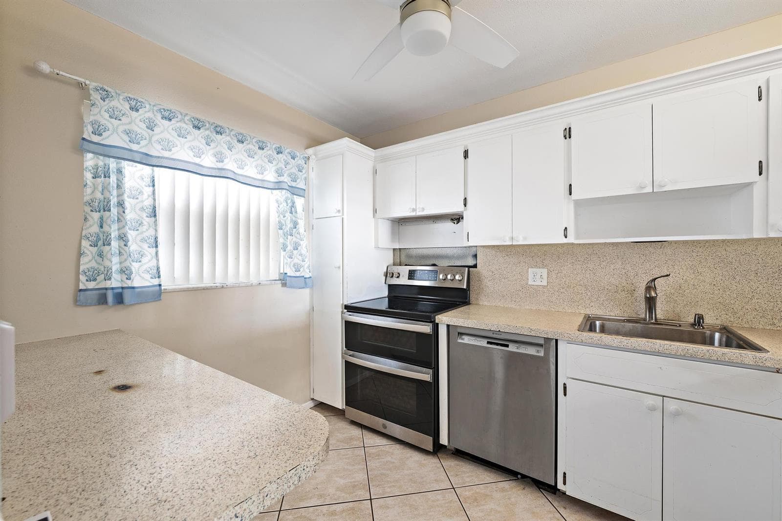 29 Yacht Club Drive Unit 405, North Palm Beach FL 33408 photo 3
