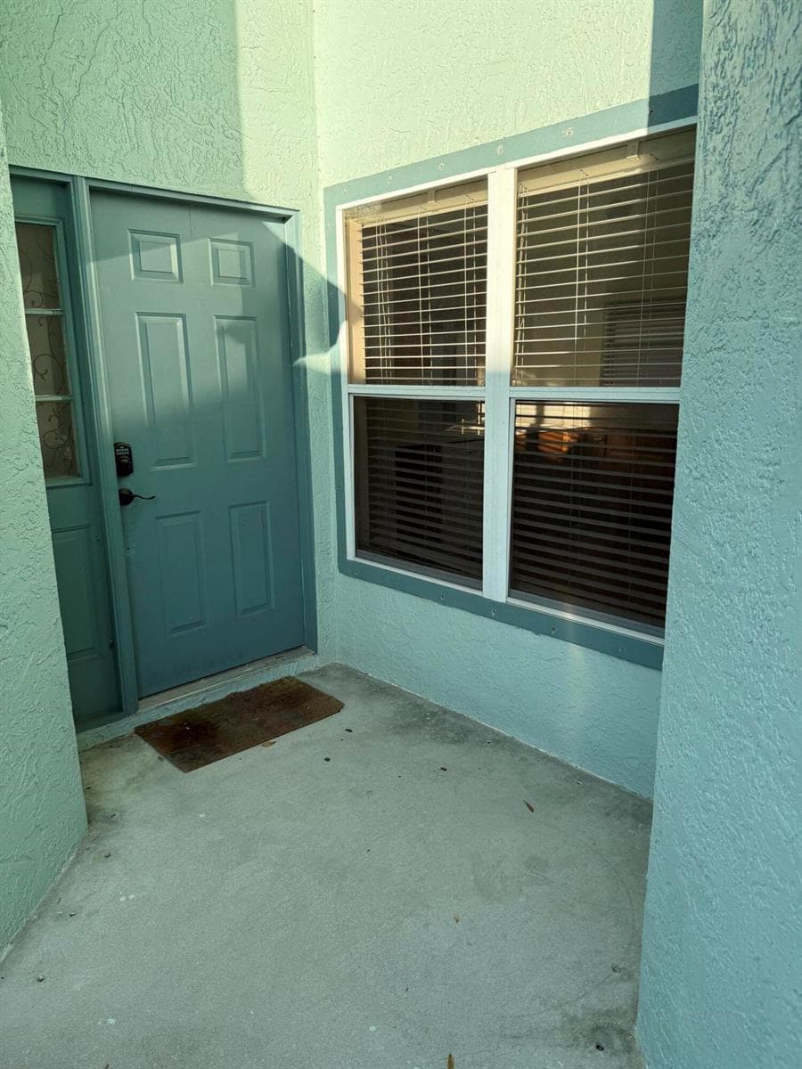 542 10TH Place, Vero Beach FL 32960 photo 2