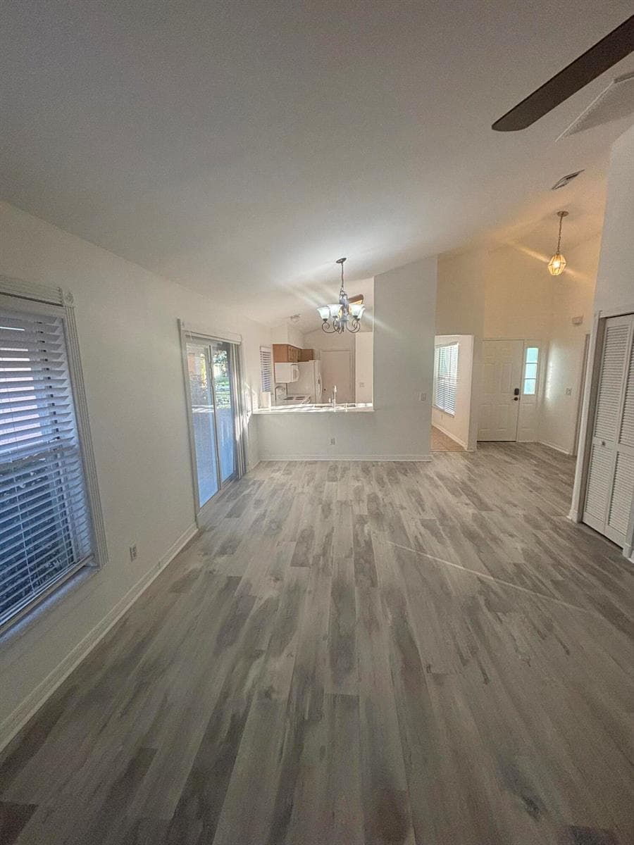 542 10TH Place, Vero Beach FL 32960 photo 4