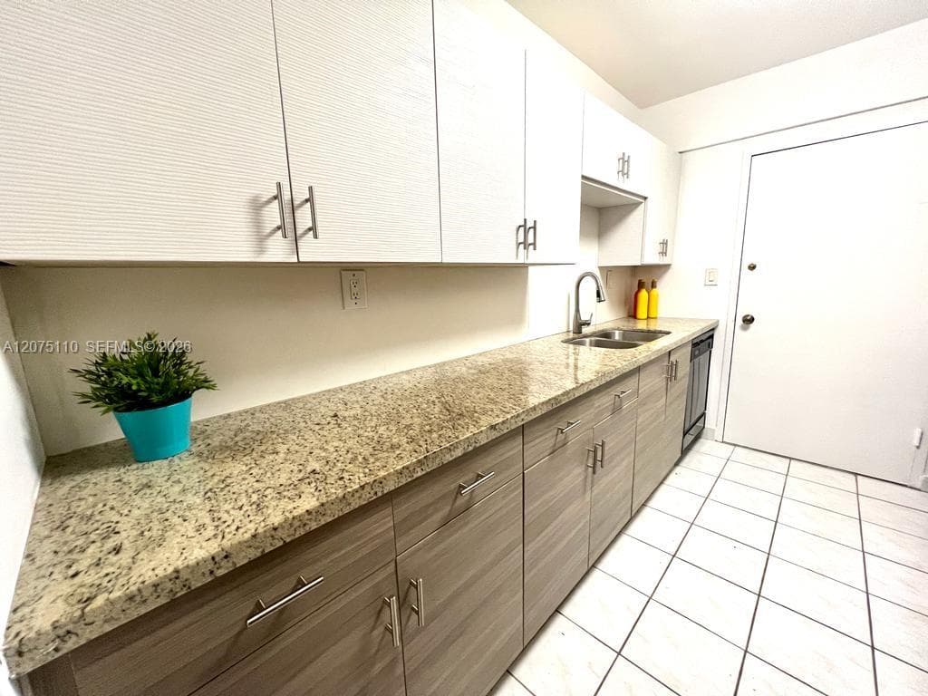 5401 Collins Ave # 311, Miami Beach, FL 33140 photo 4