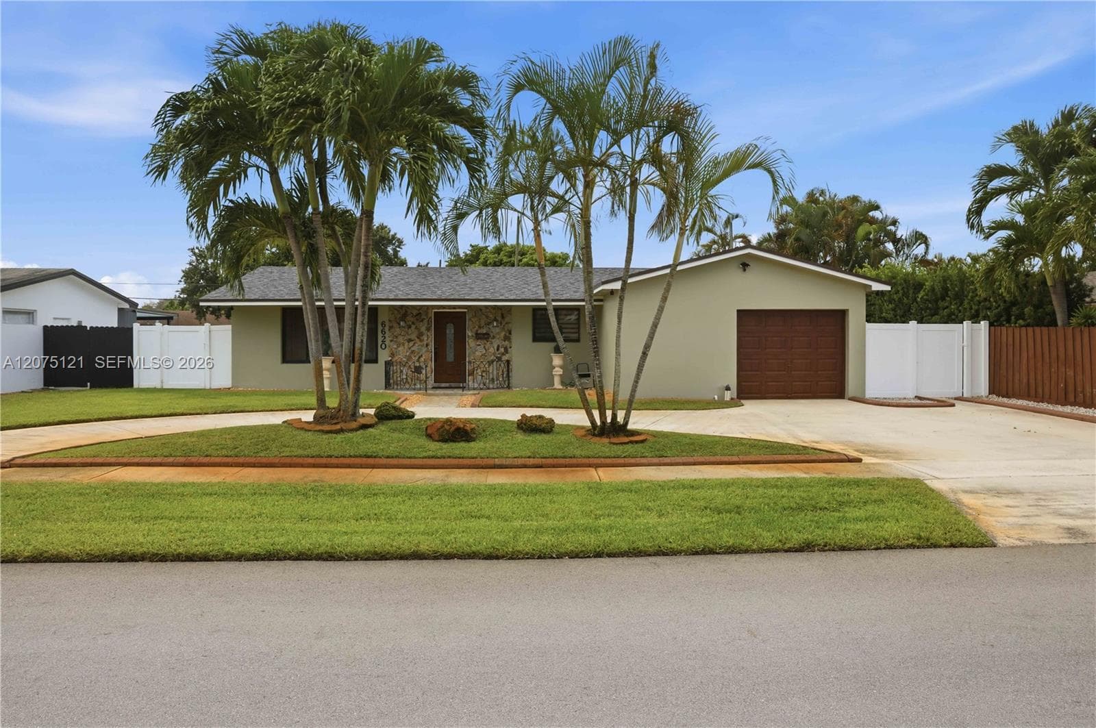 6620 SW 6th St, Pembroke Pines FL 33023 photo 2