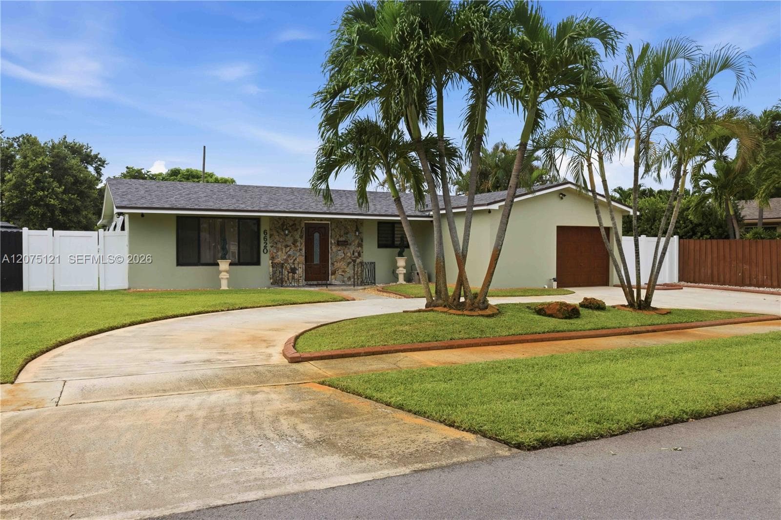 6620 SW 6th St, Pembroke Pines FL 33023 photo 5