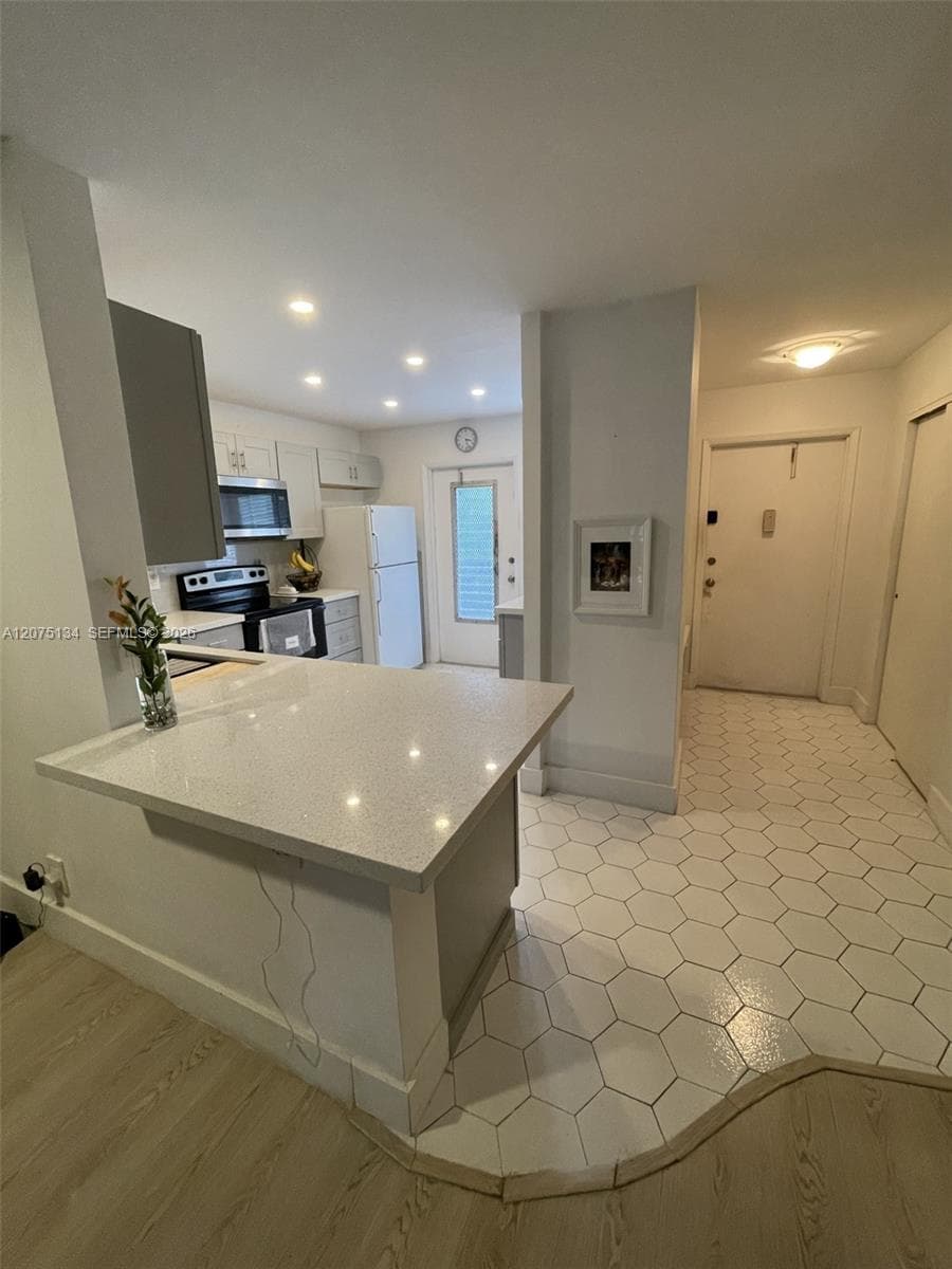 1000 NE 14th Ave # 211, Hallandale Beach FL 33009 photo 5
