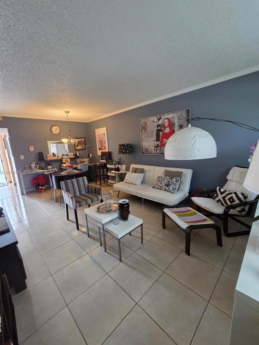 5181 W Oakland Park Blvd # 204, Lauderdale Lakes FL 33313 photo 2