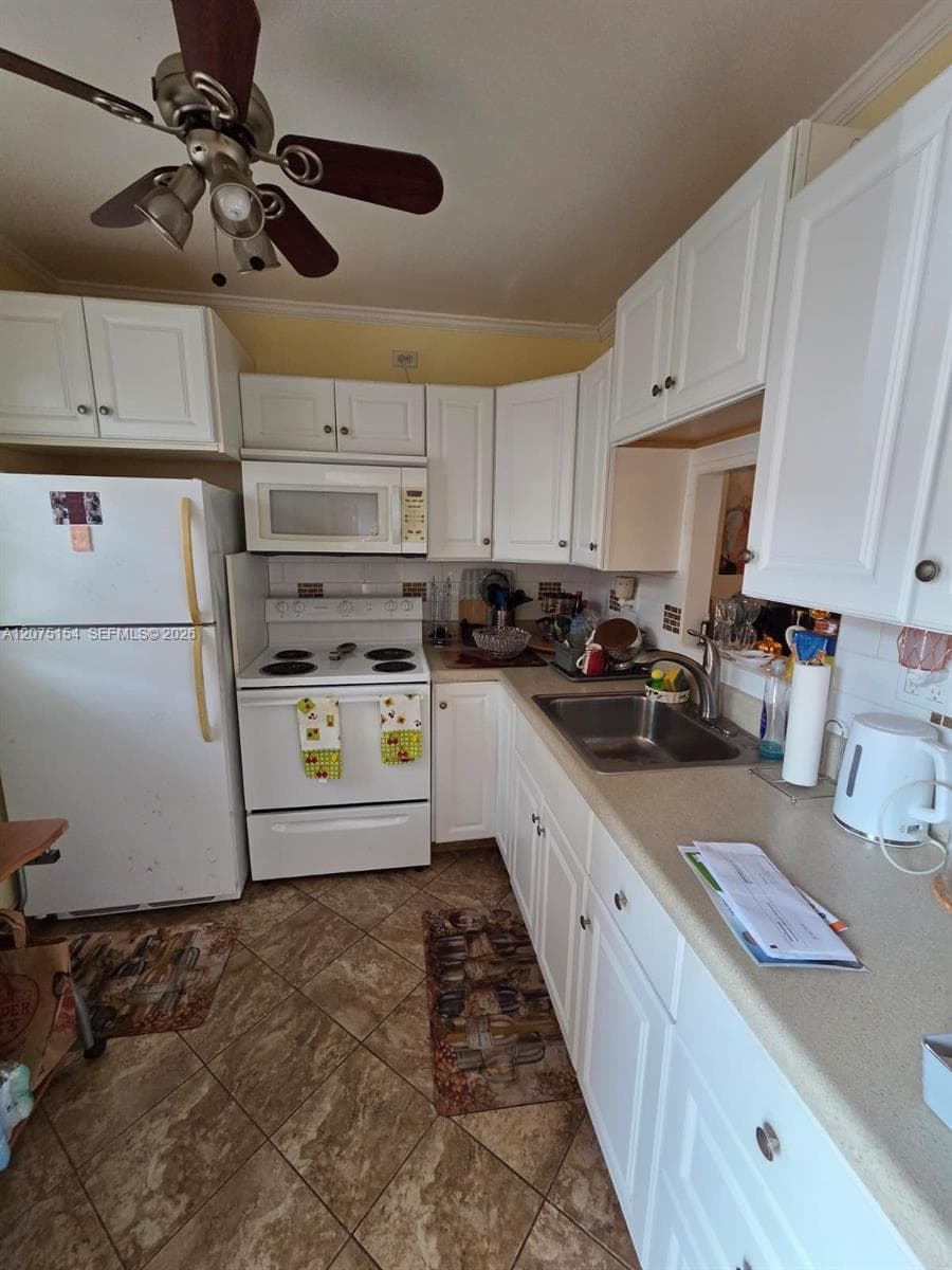 5181 W Oakland Park Blvd # 204, Lauderdale Lakes FL 33313
