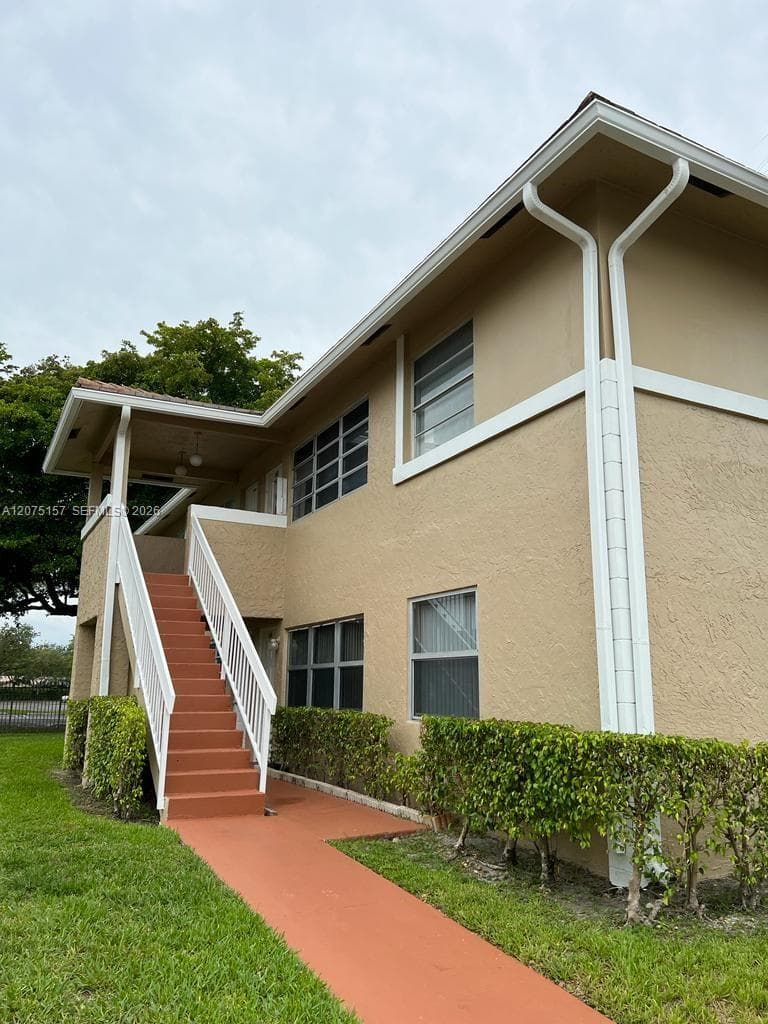 10112 Twin Lakes Dr, Coral Springs FL 33071