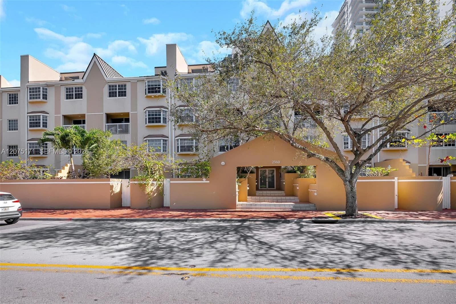 2560 S Tigertail Ave # 10, Miami FL 33133